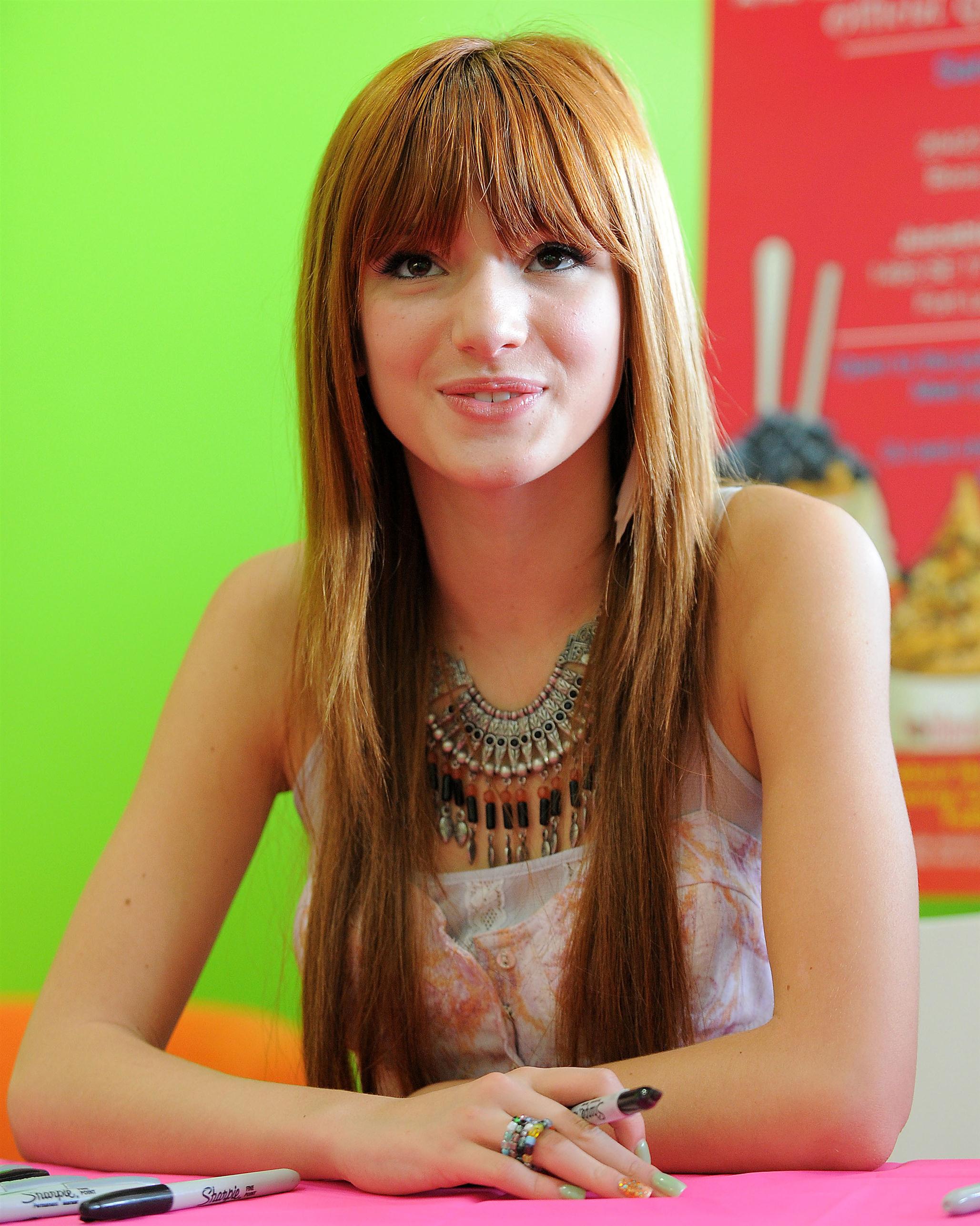 Bella Thorne hosts the Grand Opening of YoBlendz | Picture 66700